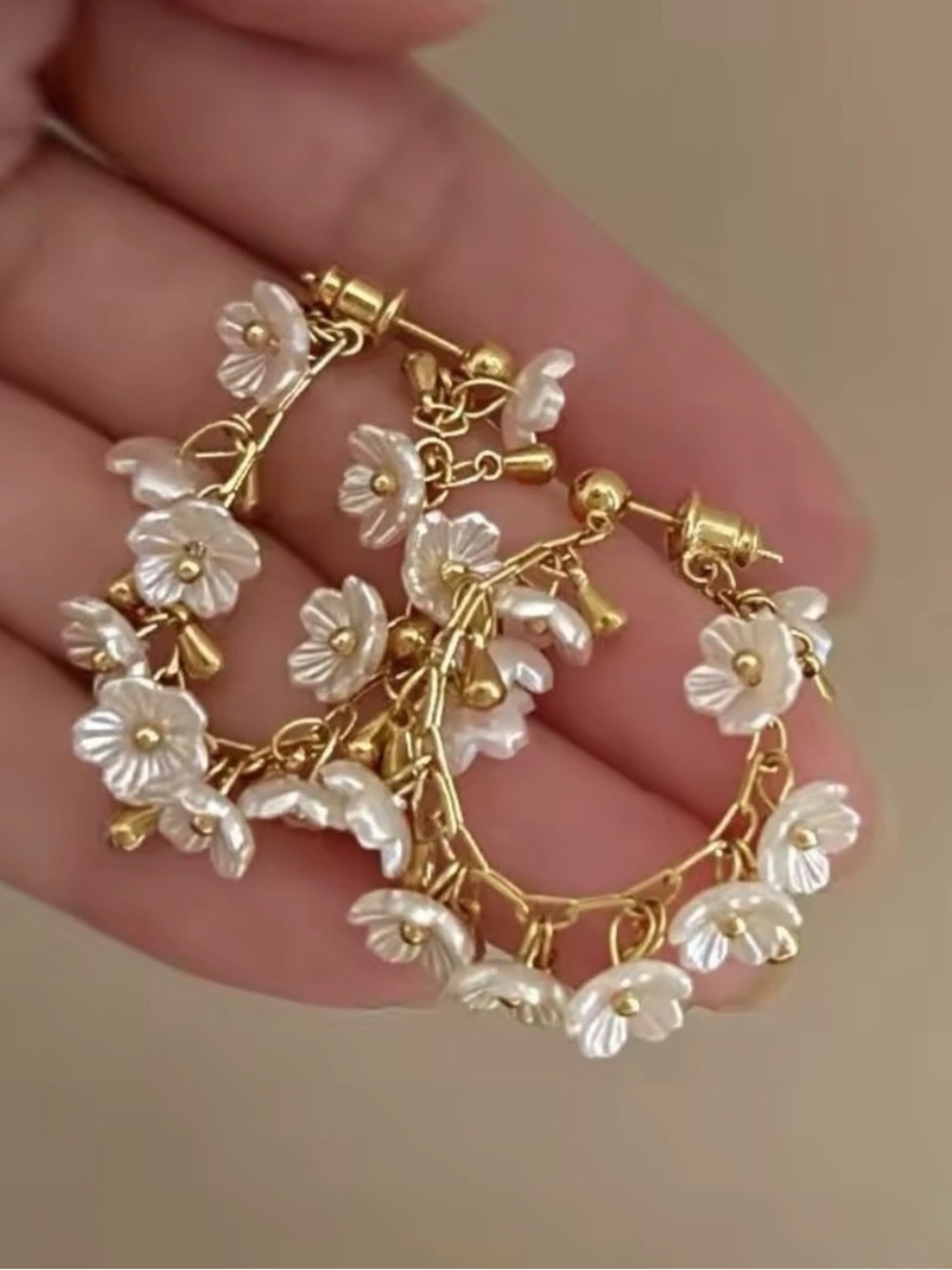 Flower Earrings pearl white - Picture 3 of 8